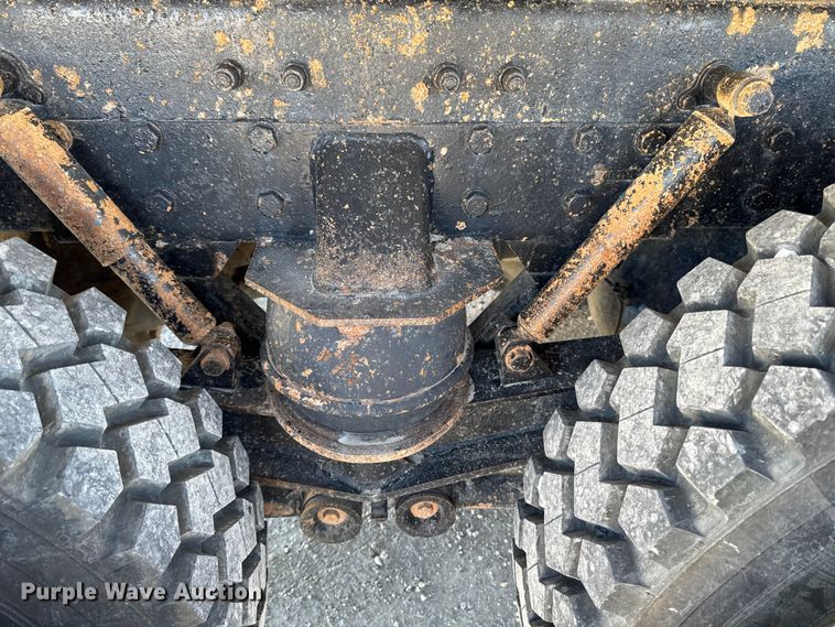 image for item EM2476 2005 Kenworth W900 dump truck