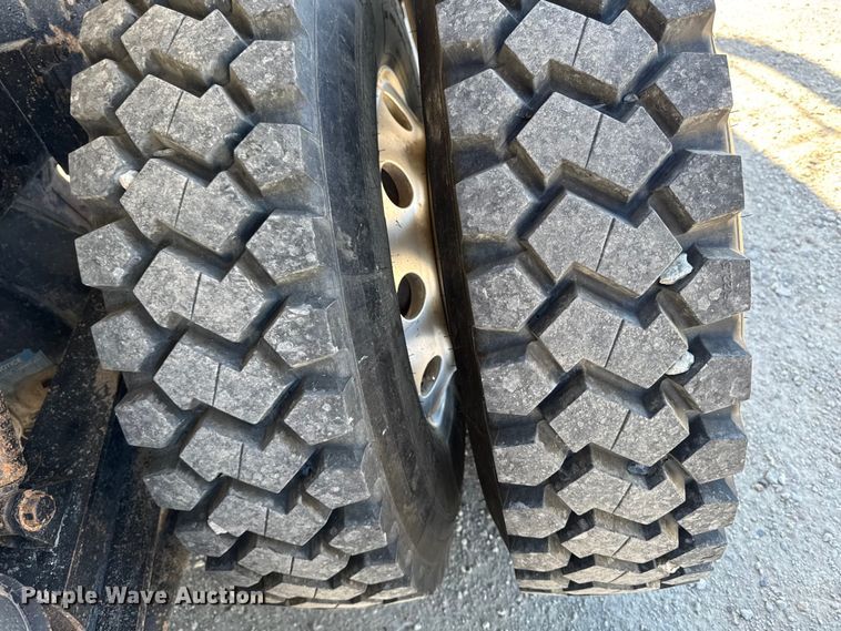 image for item EM2476 2005 Kenworth W900 dump truck