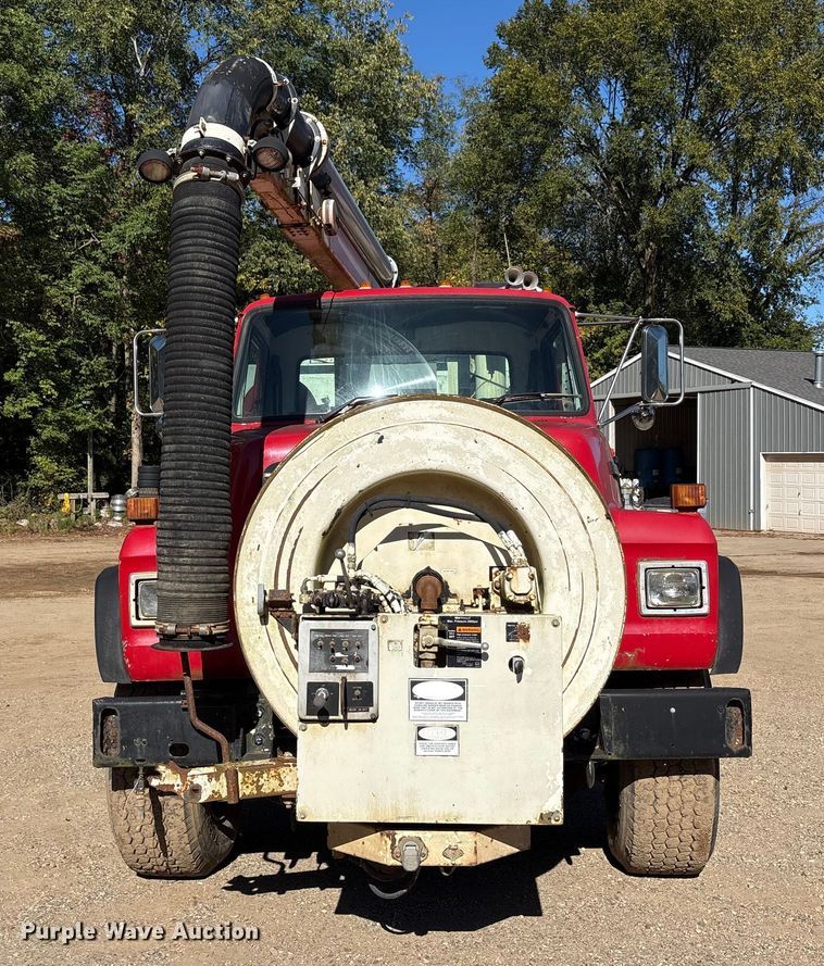 image for item EM6113 1995 Ford LN8000 sewer jetter truck