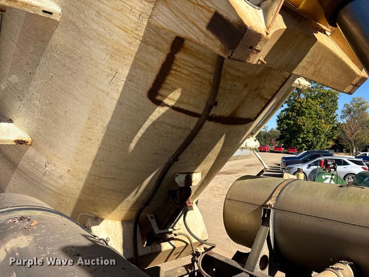 image for item EM6113 1995 Ford LN8000 sewer jetter truck