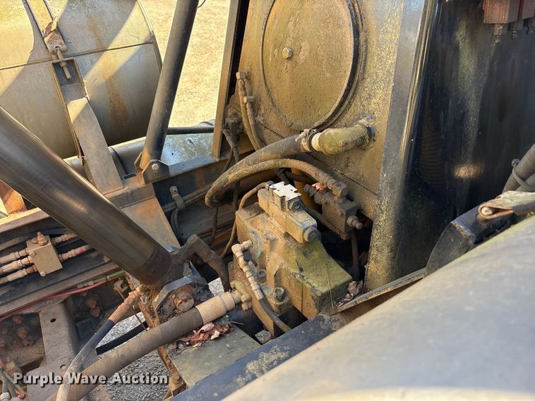 image for item EM6113 1995 Ford LN8000 sewer jetter truck