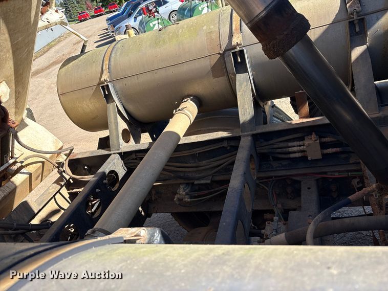 image for item EM6113 1995 Ford LN8000 sewer jetter truck