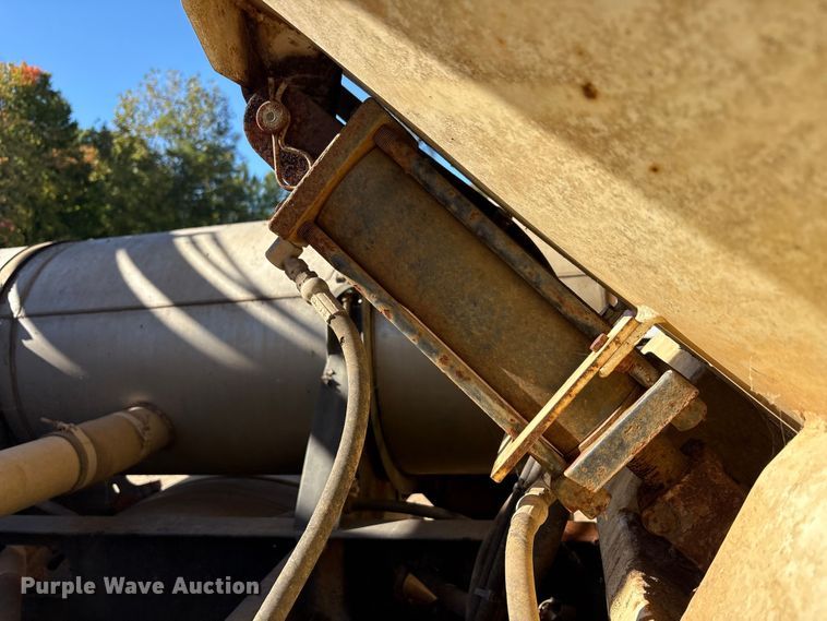 image for item EM6113 1995 Ford LN8000 sewer jetter truck