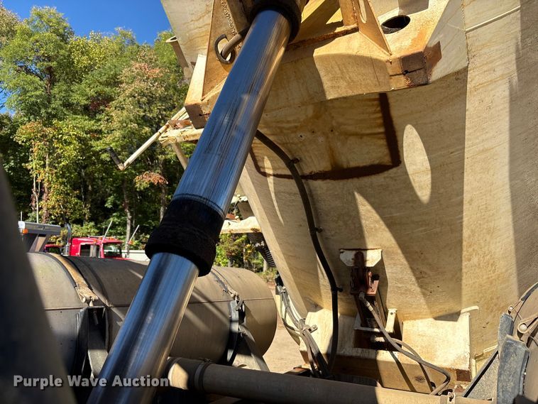 image for item EM6113 1995 Ford LN8000 sewer jetter truck