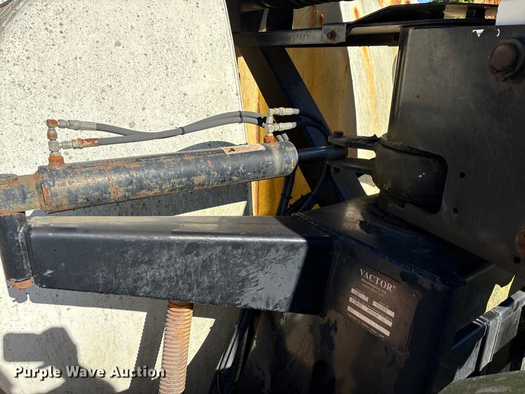 image for item EM6113 1995 Ford LN8000 sewer jetter truck