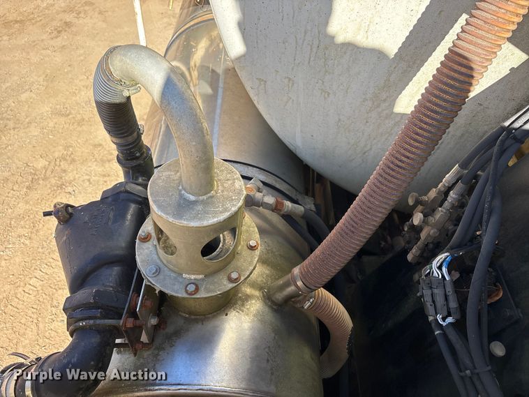 image for item EM6113 1995 Ford LN8000 sewer jetter truck