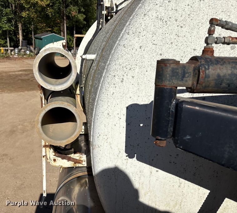 image for item EM6113 1995 Ford LN8000 sewer jetter truck