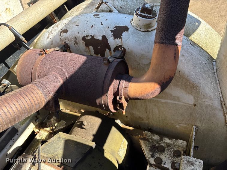 image for item EM6113 1995 Ford LN8000 sewer jetter truck