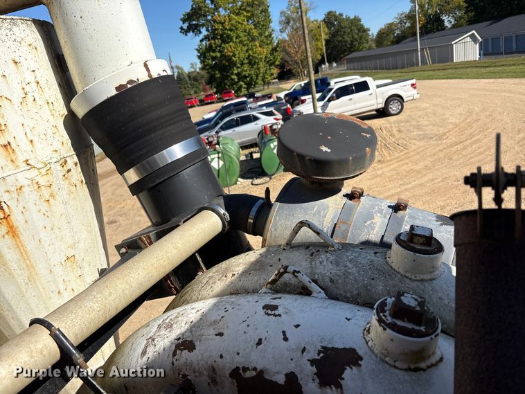 image for item EM6113 1995 Ford LN8000 sewer jetter truck