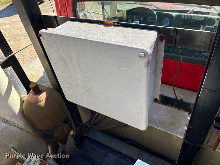 image for item EM6113 1995 Ford LN8000 sewer jetter truck