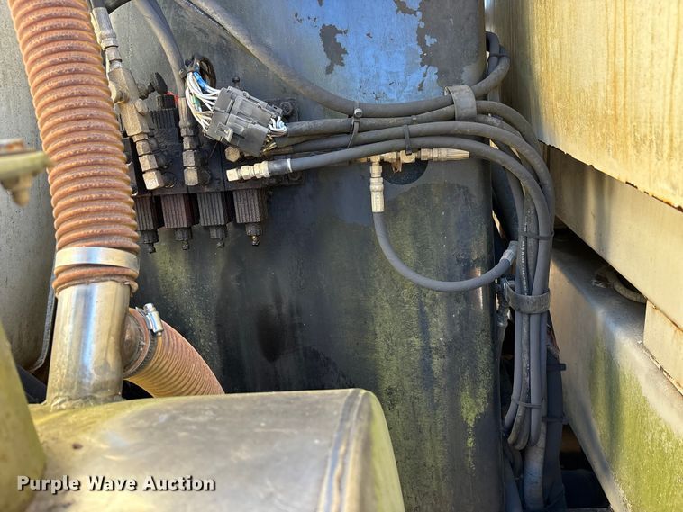 image for item EM6113 1995 Ford LN8000 sewer jetter truck