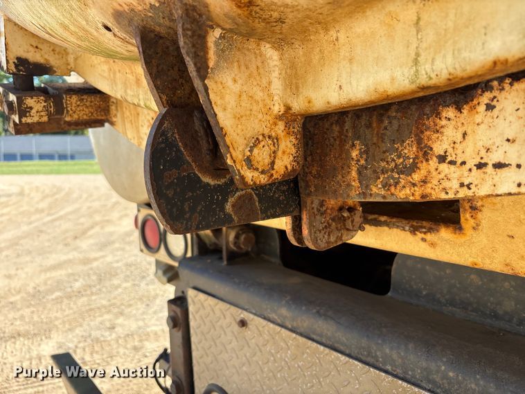 image for item EM6113 1995 Ford LN8000 sewer jetter truck