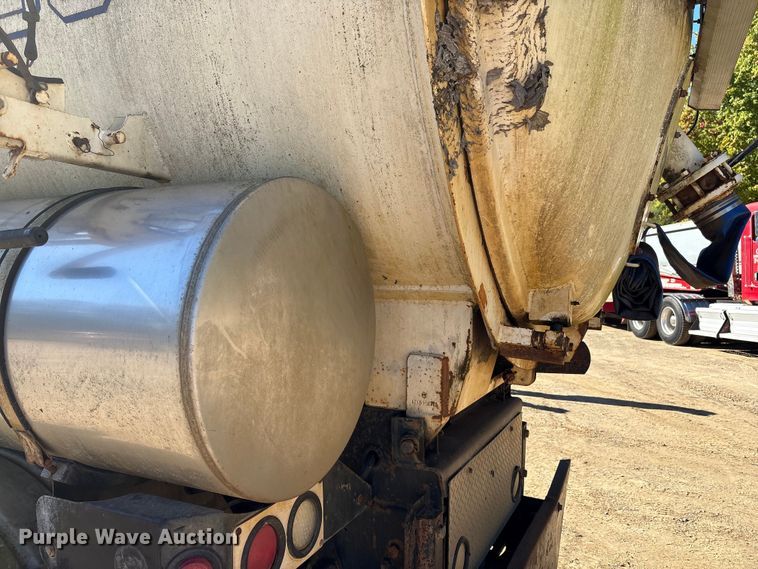 image for item EM6113 1995 Ford LN8000 sewer jetter truck