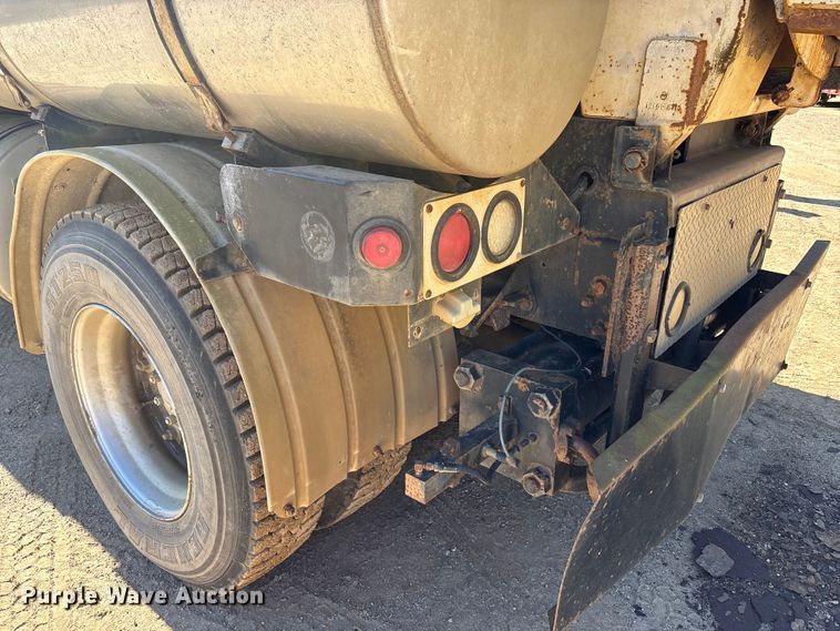 image for item EM6113 1995 Ford LN8000 sewer jetter truck