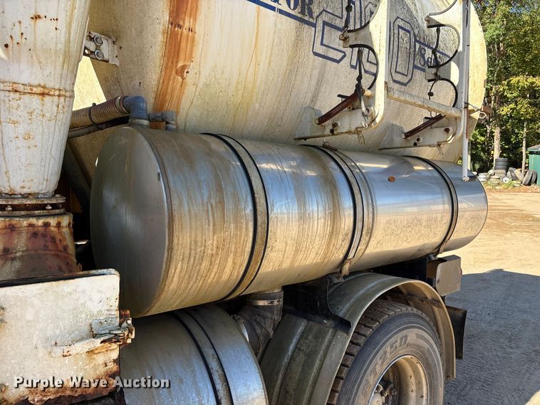 image for item EM6113 1995 Ford LN8000 sewer jetter truck