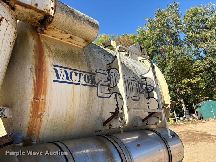 image for item EM6113 1995 Ford LN8000 sewer jetter truck