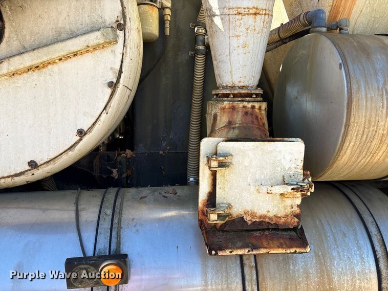 image for item EM6113 1995 Ford LN8000 sewer jetter truck