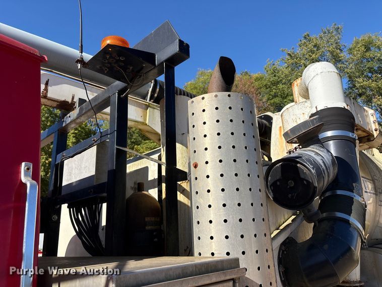 image for item EM6113 1995 Ford LN8000 sewer jetter truck