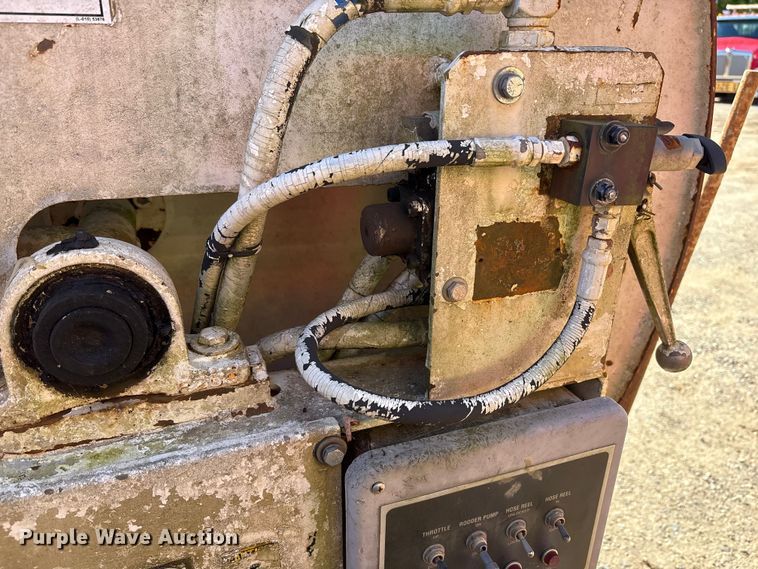 image for item EM6113 1995 Ford LN8000 sewer jetter truck