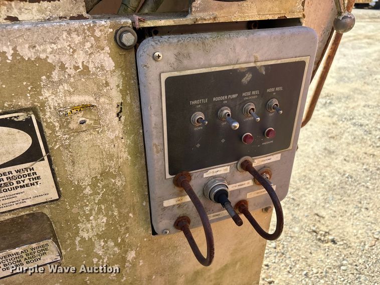 image for item EM6113 1995 Ford LN8000 sewer jetter truck