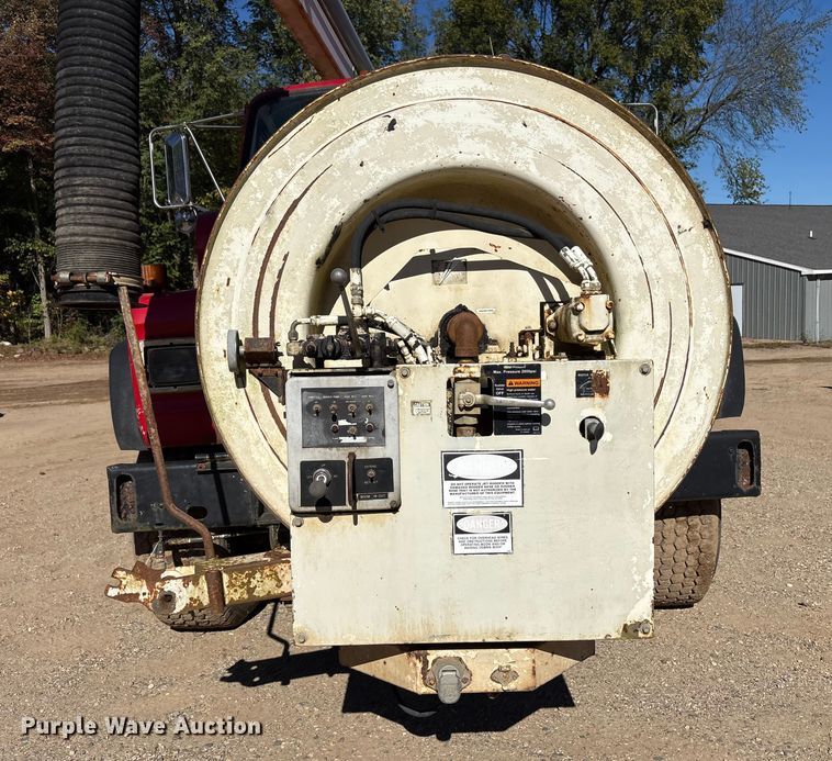 image for item EM6113 1995 Ford LN8000 sewer jetter truck