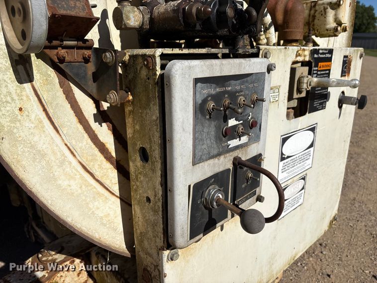 image for item EM6113 1995 Ford LN8000 sewer jetter truck