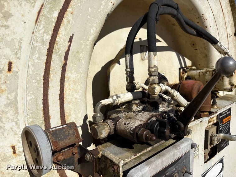 image for item EM6113 1995 Ford LN8000 sewer jetter truck