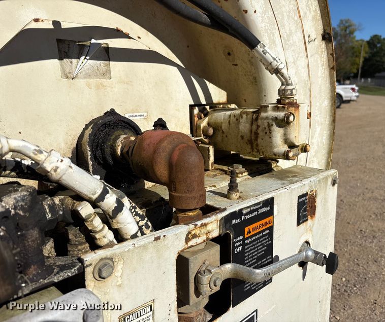 image for item EM6113 1995 Ford LN8000 sewer jetter truck