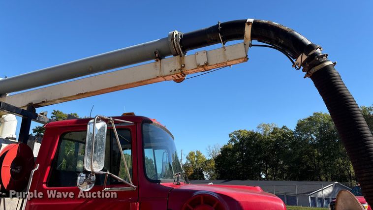 image for item EM6113 1995 Ford LN8000 sewer jetter truck
