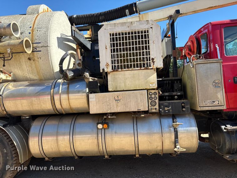 image for item EM6113 1995 Ford LN8000 sewer jetter truck