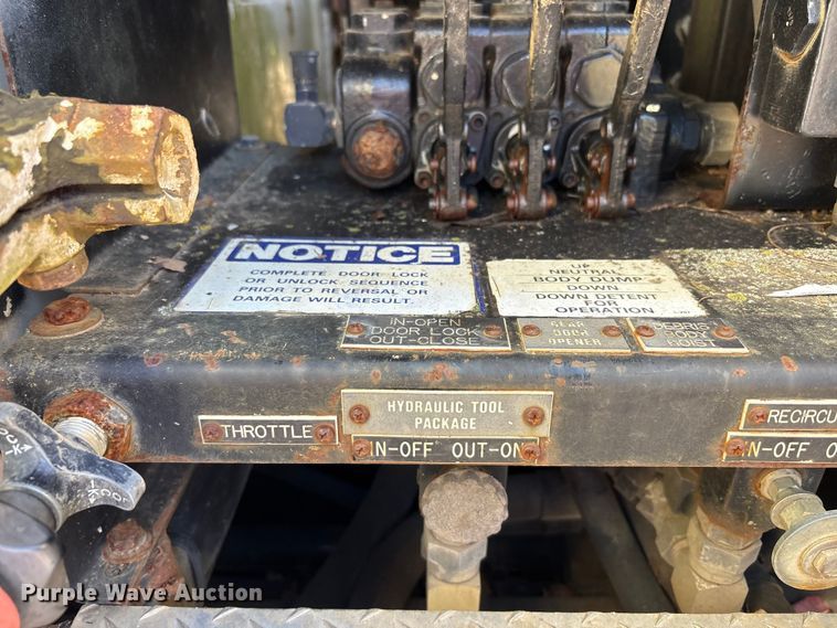 image for item EM6113 1995 Ford LN8000 sewer jetter truck