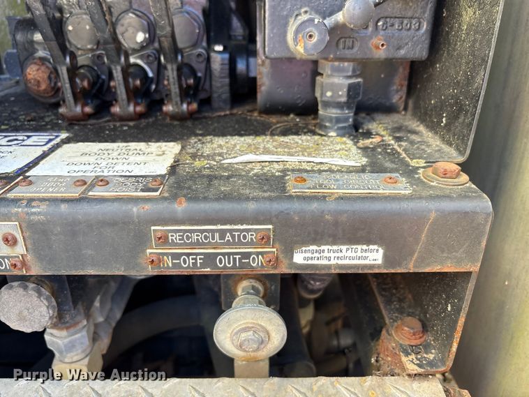 image for item EM6113 1995 Ford LN8000 sewer jetter truck