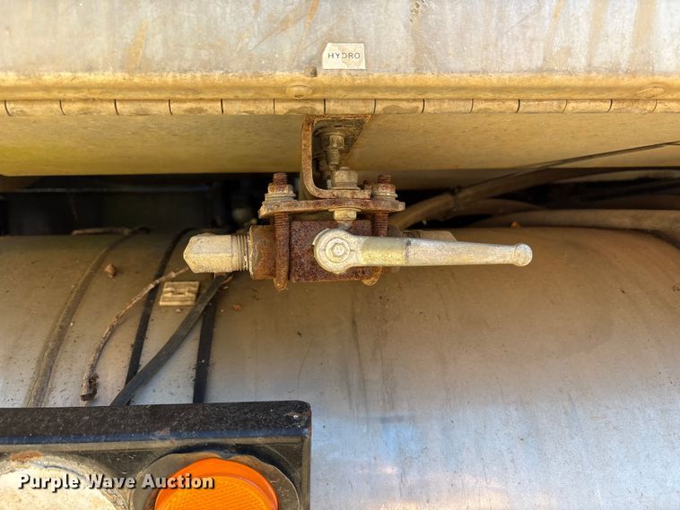 image for item EM6113 1995 Ford LN8000 sewer jetter truck