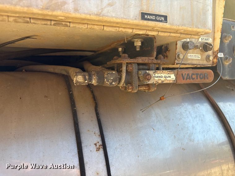 image for item EM6113 1995 Ford LN8000 sewer jetter truck