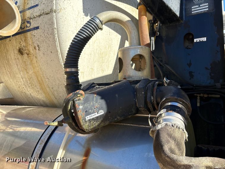 image for item EM6113 1995 Ford LN8000 sewer jetter truck