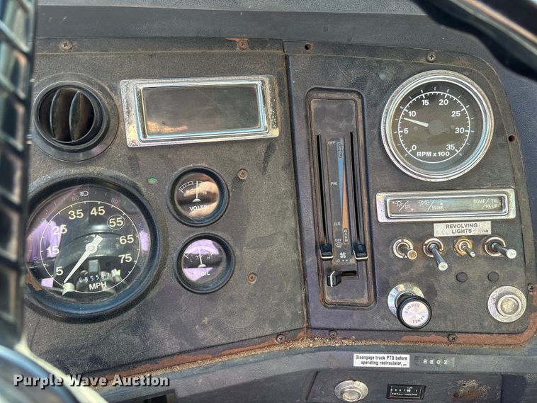 image for item EM6113 1995 Ford LN8000 sewer jetter truck