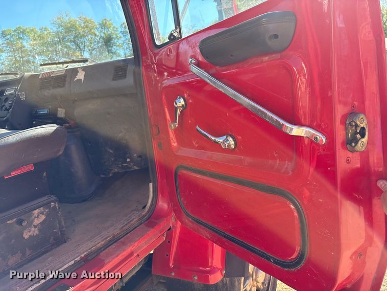 image for item EM6113 1995 Ford LN8000 sewer jetter truck