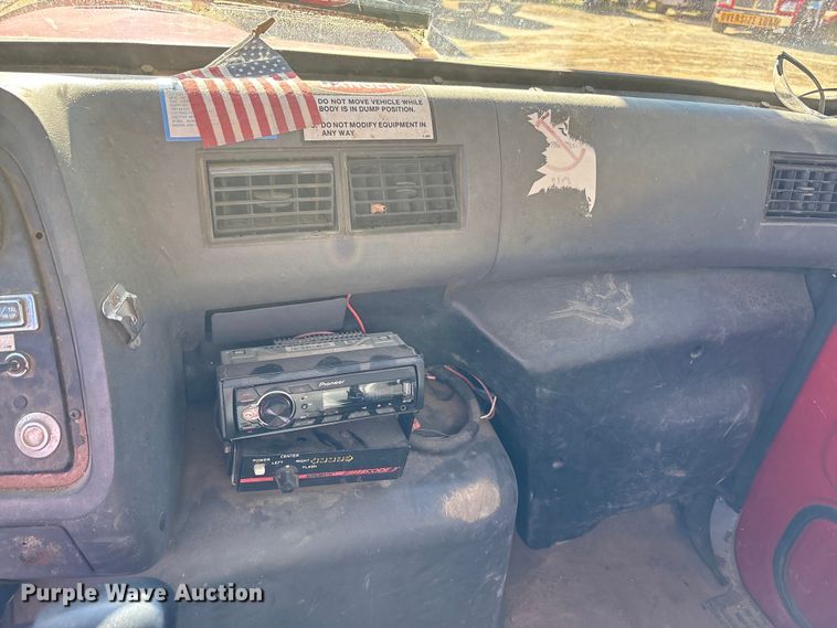 image for item EM6113 1995 Ford LN8000 sewer jetter truck