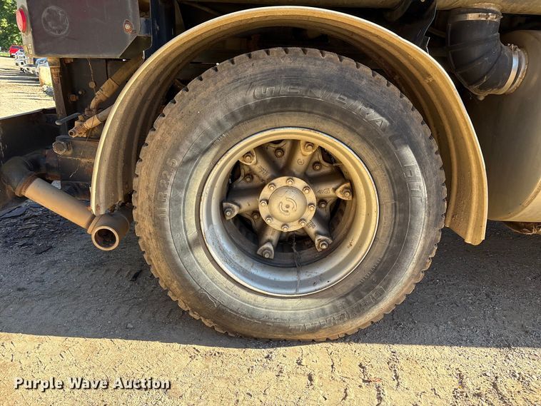 image for item EM6113 1995 Ford LN8000 sewer jetter truck