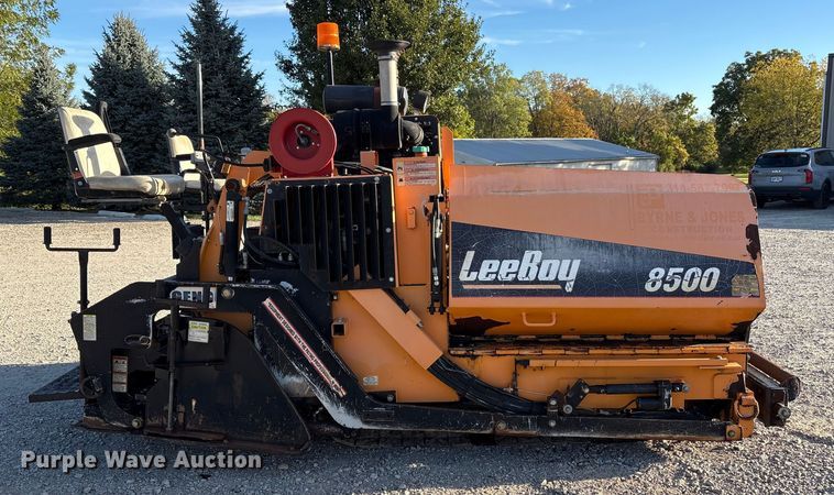 image for item EM6128 2012 Lee-Boy 8500B paver