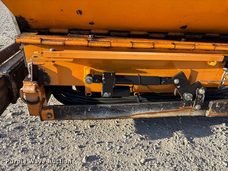 image for item EM6128 2012 Lee-Boy 8500B paver