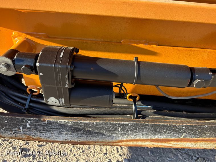 image for item EM6128 2012 Lee-Boy 8500B paver