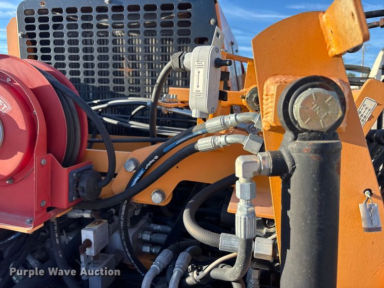 image for item EM6128 2012 Lee-Boy 8500B paver