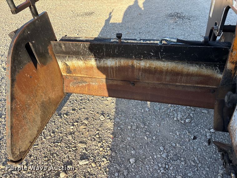 image for item EM6128 2012 Lee-Boy 8500B paver