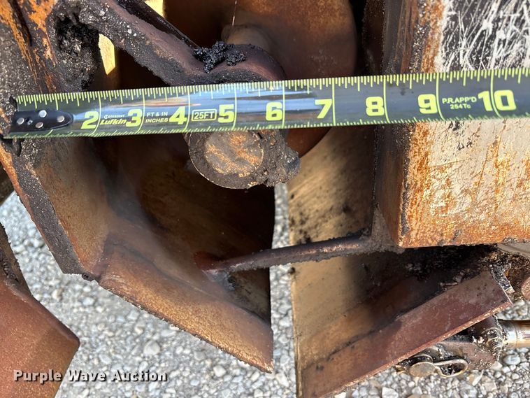 image for item EM6128 2012 Lee-Boy 8500B paver