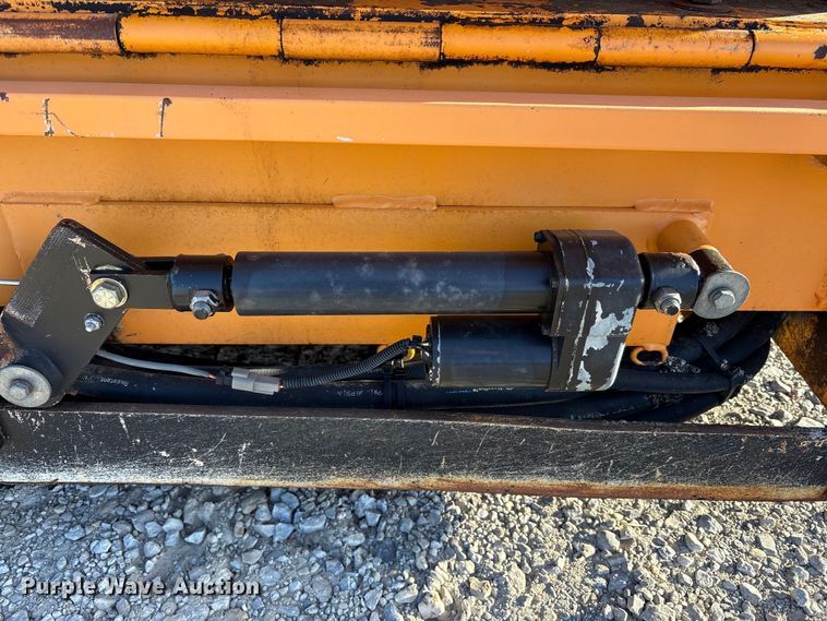 image for item EM6128 2012 Lee-Boy 8500B paver