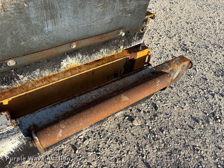 image for item EM6128 2012 Lee-Boy 8500B paver