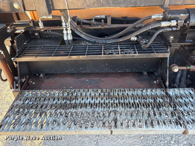 image for item EM6128 2012 Lee-Boy 8500B paver