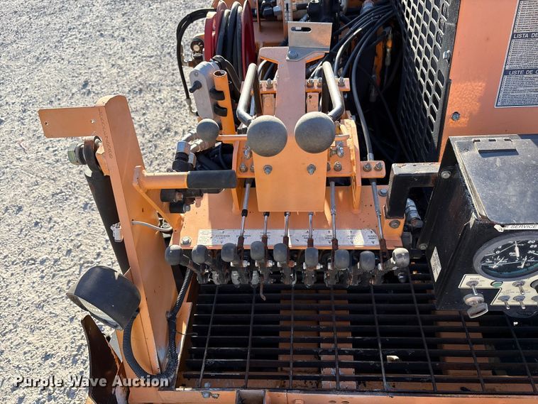 image for item EM6128 2012 Lee-Boy 8500B paver