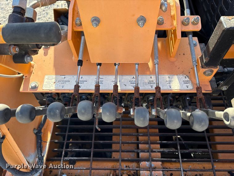 image for item EM6128 2012 Lee-Boy 8500B paver